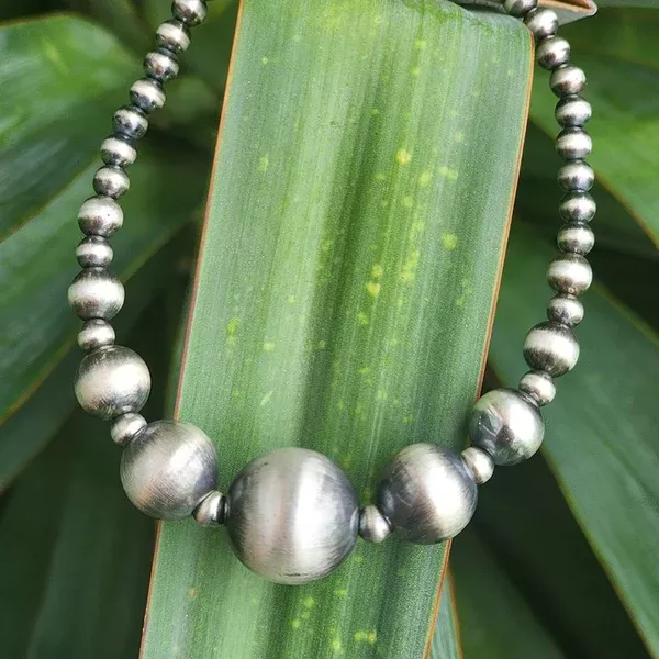 " Ally " Graduated Navajo Pearl Bracelet